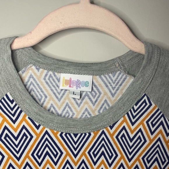Geometric Lularoe Randy Baseball T-Shirt - Picture 5 of 6